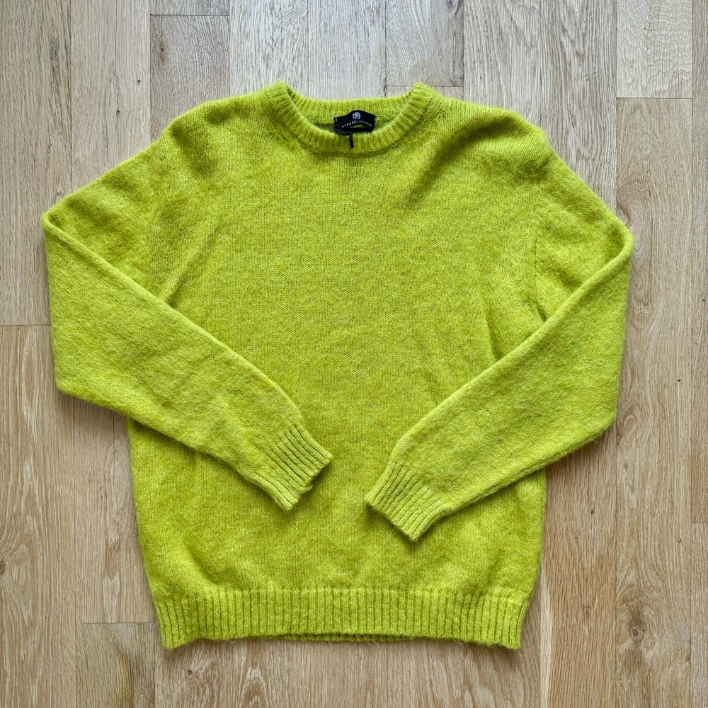 Wool/Mohair sweater. Size XL, runs closer to a size L. Beautiful chartreuse.